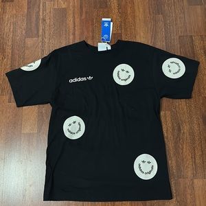 Men size (M) Adidas Smile TEE